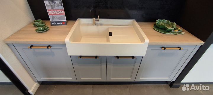 Кухонный гарнитур выставочный образец