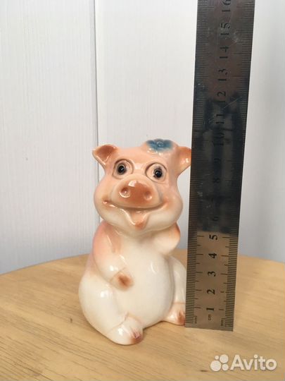 Фарфоровая статуэтка