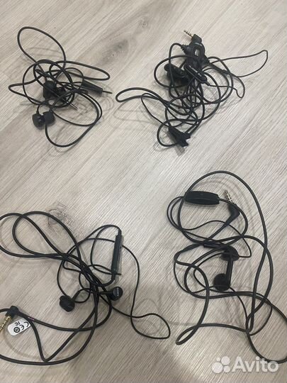 Проводные наушники