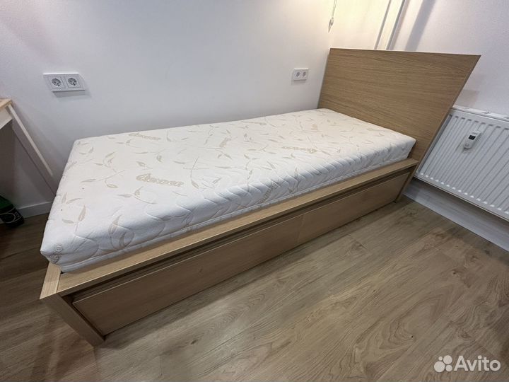 Кровать IKEA Мальм 200x90