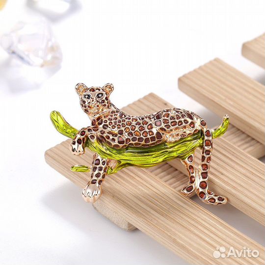Брошь леопард