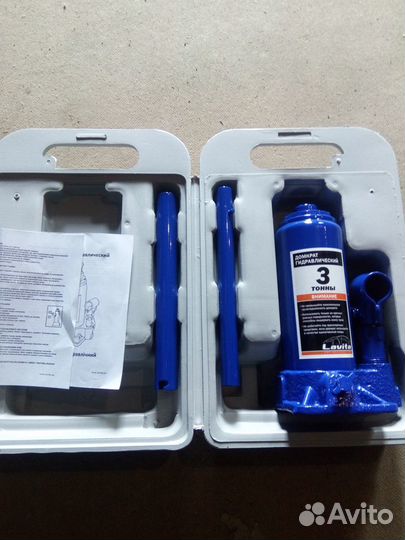 Домкрат 3 тонны Lavita в кейсе