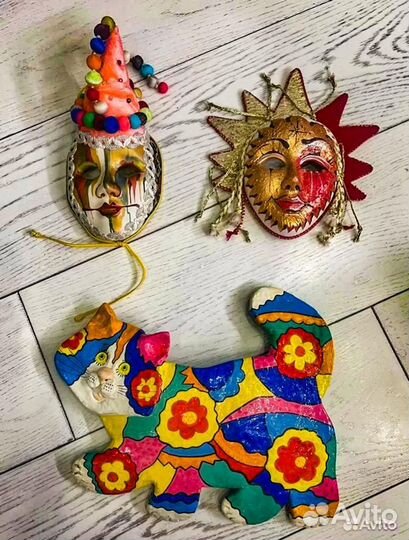 Маски ручной работы, подвески декоративные