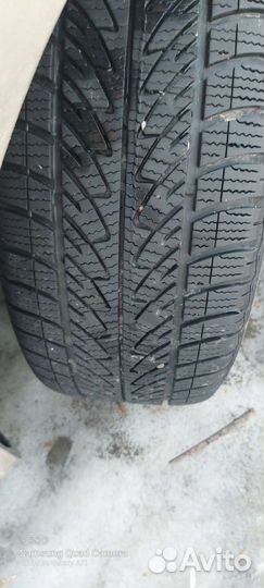 Goodyear UltraGrip 8 Performance 215/50 R17