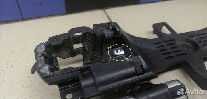 Кронштейн ручки RAV 4 2013