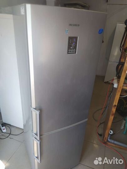 Холодильник Samsung