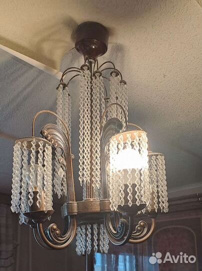 Люстры и светильник комплект