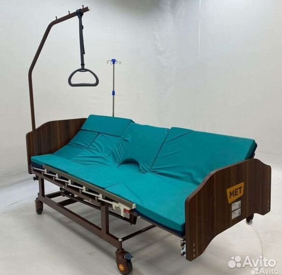 Медицинская кровать функциональная для лежачих