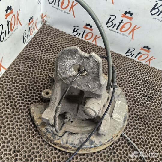 Задний правый кулак BMW e39 touring