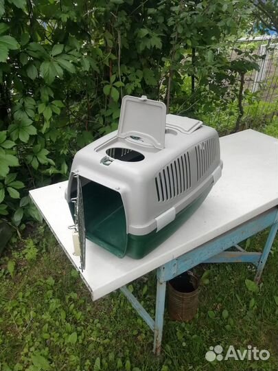 Пластиковая переноска для кошек