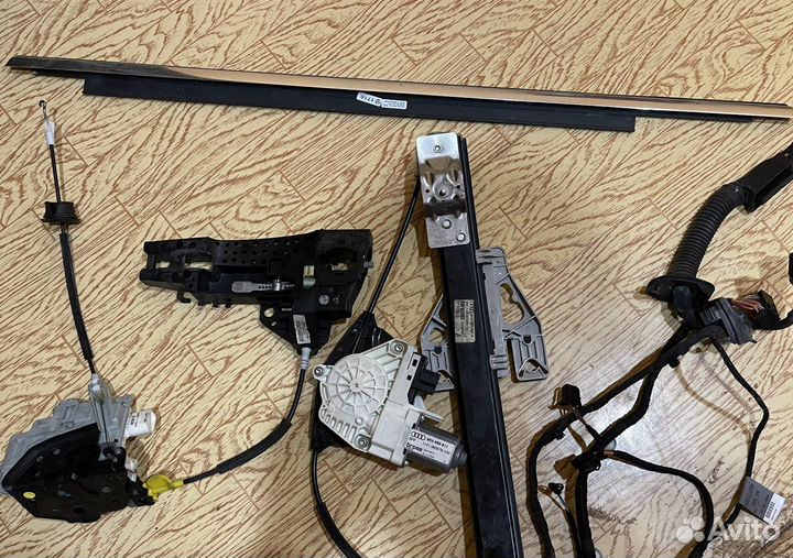 Стеклоподьемник задний audi A4B8