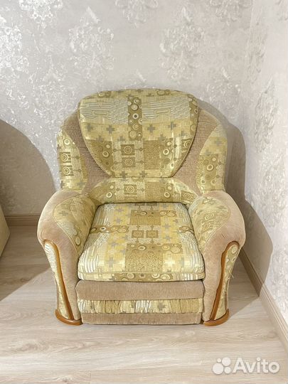 Диван с двумя креслами