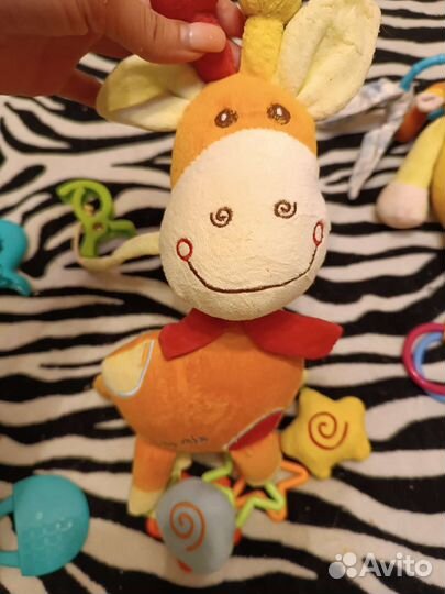 Игрушки на коляску,кроватку