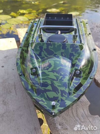 Прикормочный кораблик B118 с GPS