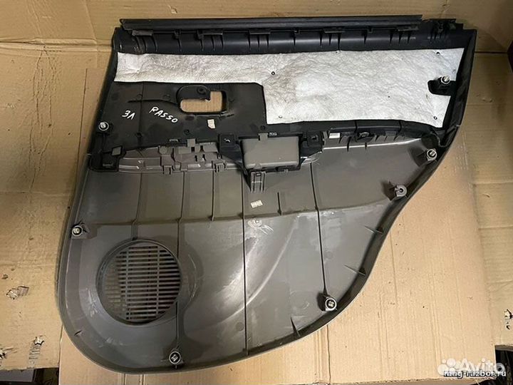 Обивка двери Toyota Passo I задняя левая