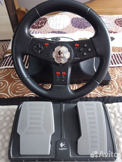 Игровой руль с педалями