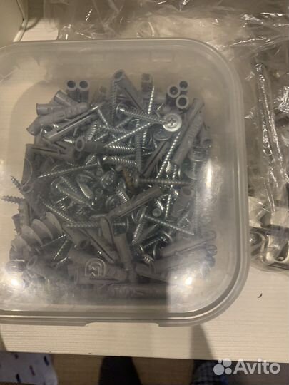 Петли мебельные, саморезы, ножки, коробка дюбелей