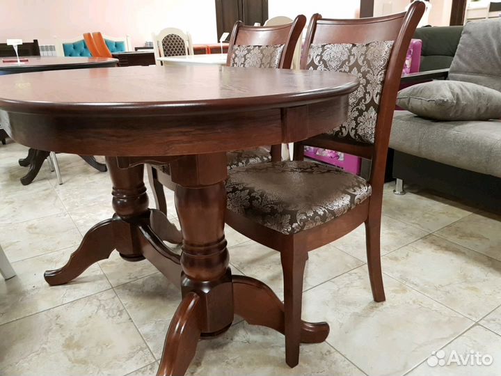 Стол из дерева