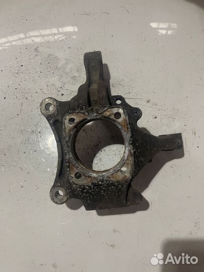 Кулак передний правый Додж Караван 2001+