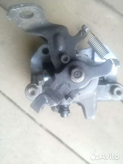 Суппорт задний левый pontiac vibe 2