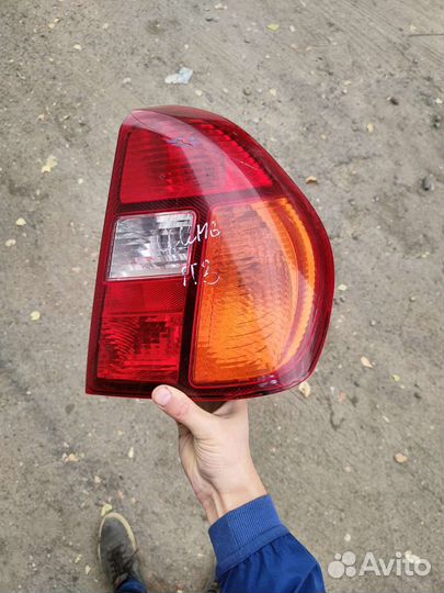 Фонарь задний правый Рено Clio клио /с дефектом