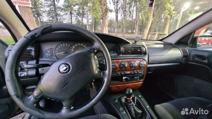 Opel Omega 2.0 МТ, 1998, 288 538 км