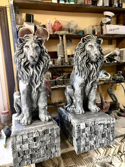 Скульптура «Лев на пьедестале»