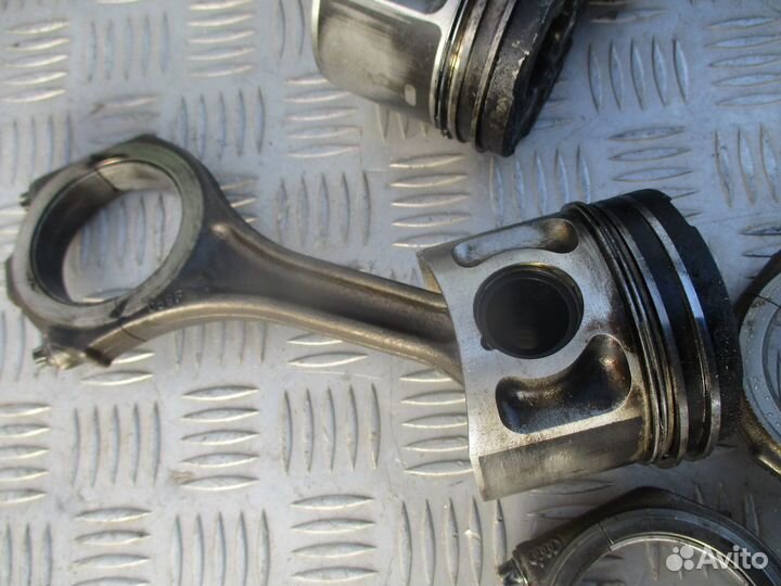 Поршень с шатуном VW Passat B5 (2.5 AFB)