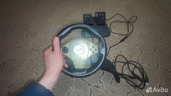 Игровой руль с педалями