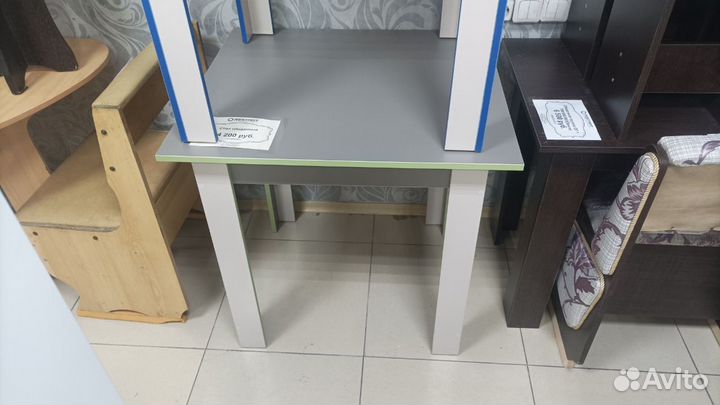 Стол обеденный