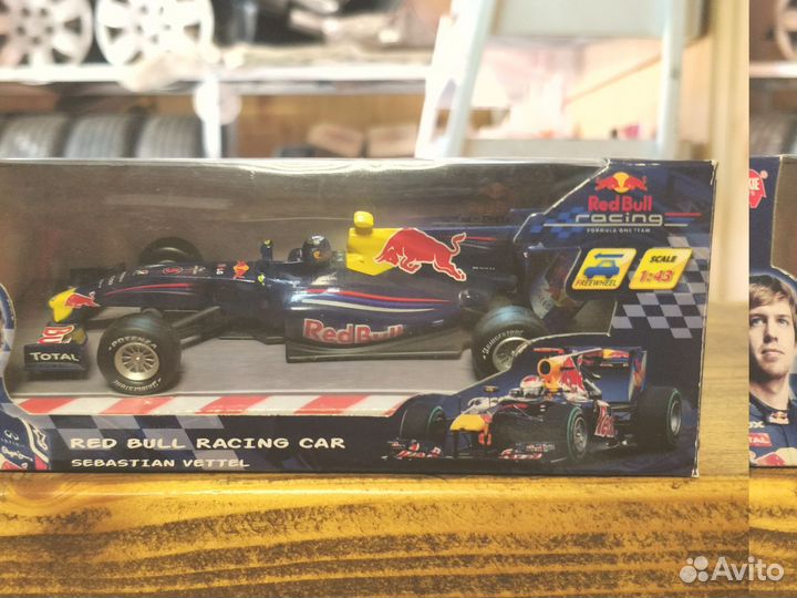 Модель Формула 1 Renault Red Bull racing 1:43