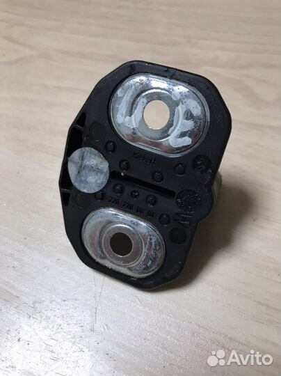 Ответная часть замка двери Mercedes W220, Maybach