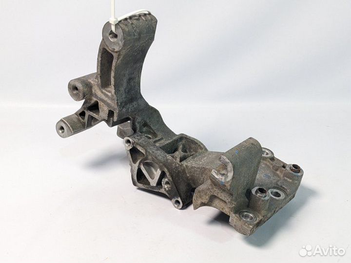 Кронштейн ролика-натяжителя Kia Optima Gt Line