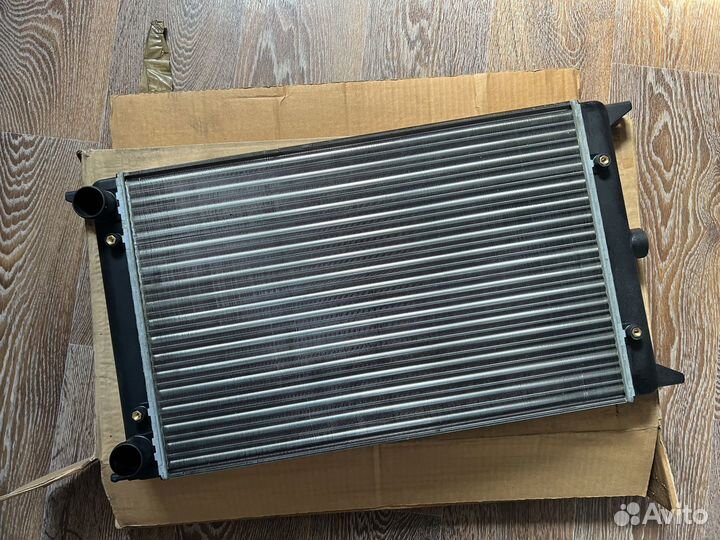 Радиатор оригинал для VW Golf Jetta mk1
