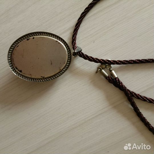 Кулон вышивка лентами