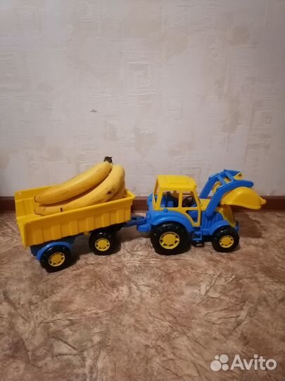 Большой Трактор с прицепом отличное состояние