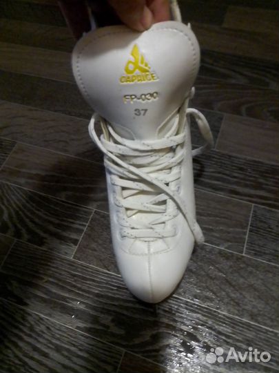 Коньки женские 37 размер