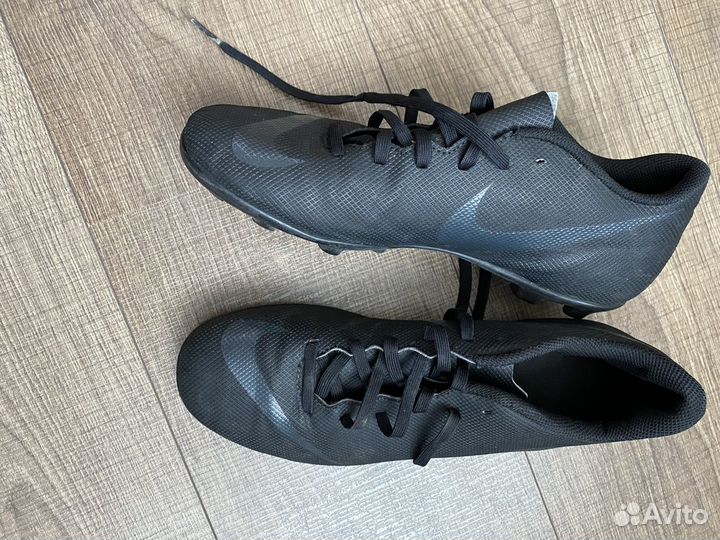 Футбольные кроссовки