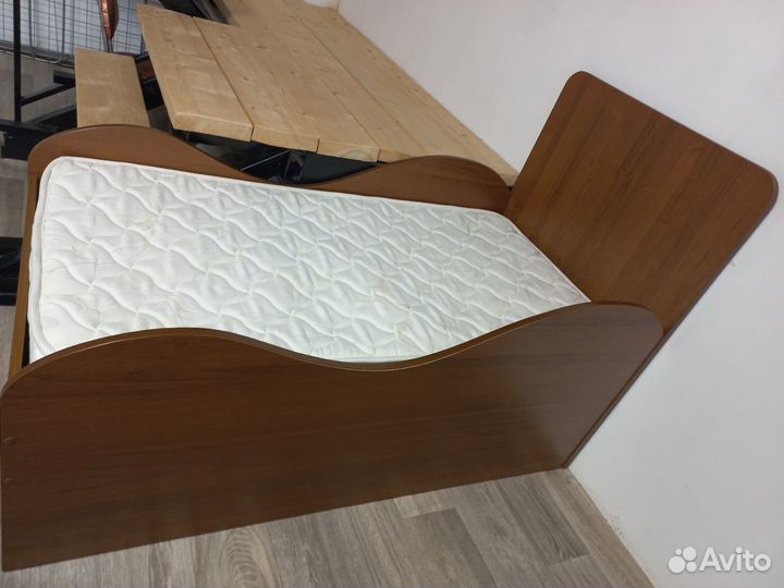 Детская кровать от 3 лет с матрасом бу