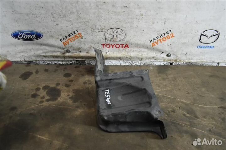 Пыльник двигателя правый Suzuki Swift 3 поколение