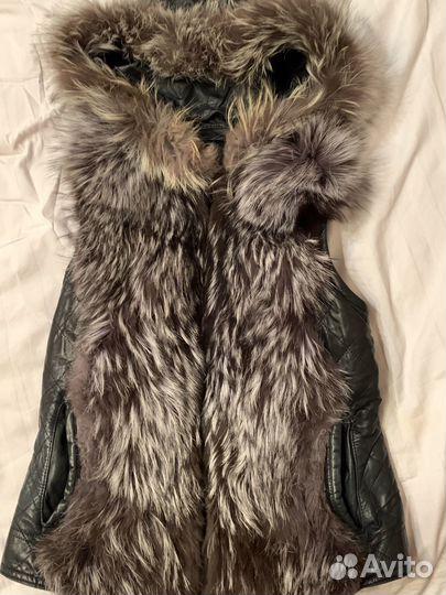 Кожаная куртка с мехом с отстегивающимися рукавами