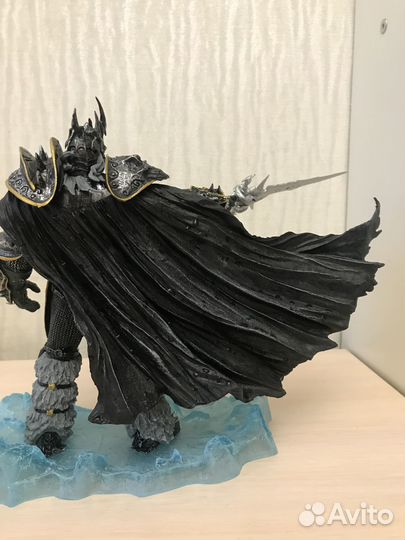 Фигурка (21см) из компьютерной игры + картина