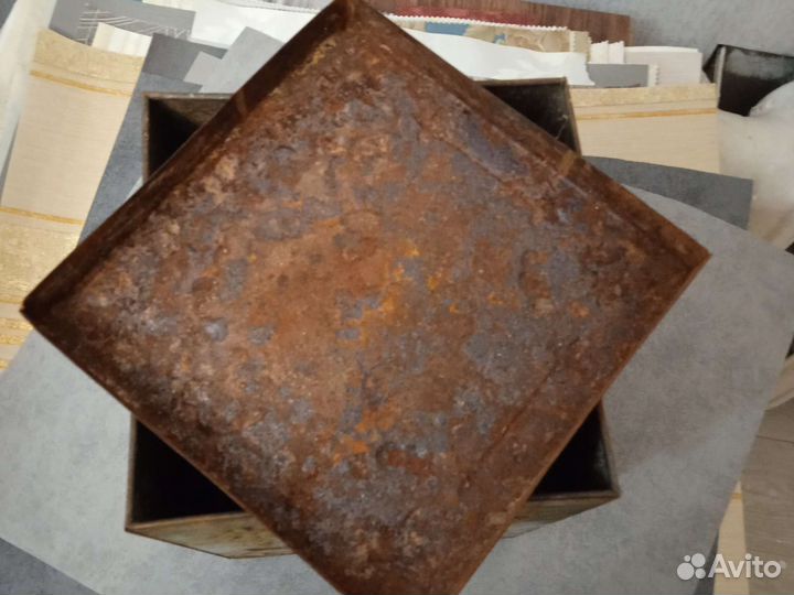 Коробка жестяная антикварная