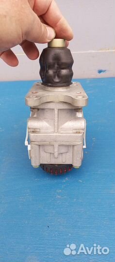 Кран тормозной камаз