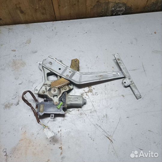 Стеклоподъёмник Mitsubishi Pajero IO