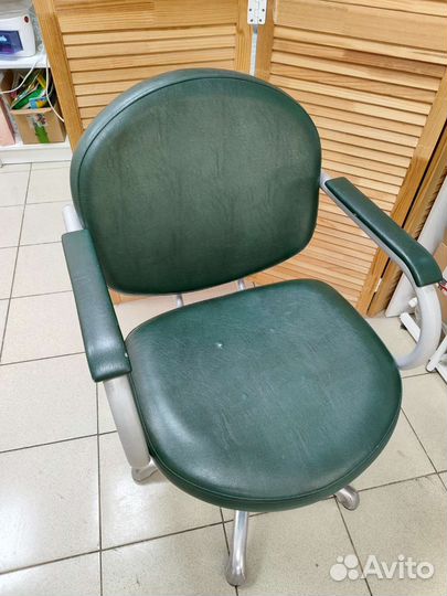 Парикмахерское кресло