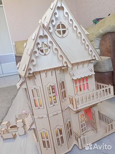 Кукольный домик с мебелью