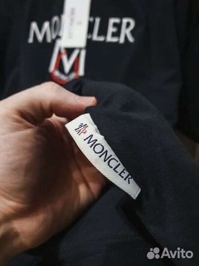 Футболка Moncler: ваш стильный союзник