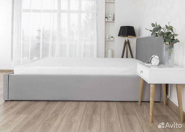 Кровать с матрасом