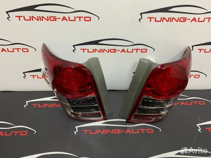 Стопы Toyota Corolla Fielder (E140) 2006-2012 год (красные)